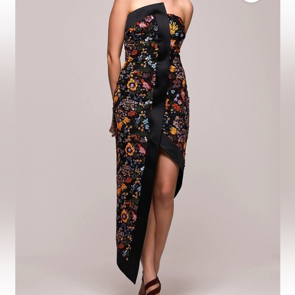 New never worn. Fits like a 10-12. Rengin dress. Size 44. - Picture 1 of 7